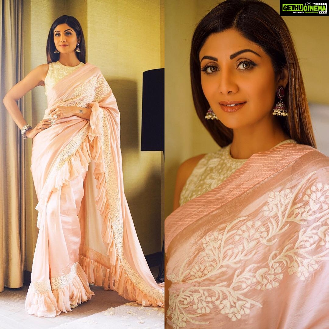 Shilpa Shetty Instagram - In Delhi to talk at the #wellness360 #ficciyflo flo #delhichapter. Sari @jayantireddylabel, earrings @tanzila_rab_designs cuffs @minerali_store Styled by @sanjanabatra assisted by @shikha_14 @ashni4 Hair @sheetal_f_khan Managed by @bethetribe Photographed by @tushar.b.official #summerstyle #sarinotsorry #pinkofhealth #gratitude #wellness #healthiswealth