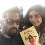 Shilpa Shetty Instagram - Look who I met 😬Thankyou @suniel.shetty for promoting my book.. We Shetty’s never lose an opportunity 😂 Udipi to Diva dom #shettys #thediaryofadomesticdiva #costars #friendsforlife #dhadkan