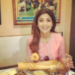 Shilpa Shetty Instagram - I come to #Shirdi every year and after darshan I ve been religiously coming to this restaurant for the last 30 yrs for the crisp medhu vadas , ( binged on the)Sheera and filter coffee served with so much love by #swami .. 😬😍Today Sunday brunch became #sundaybinge 😅😝#swamimadras #shirdi #gratitude #foodcoma #love