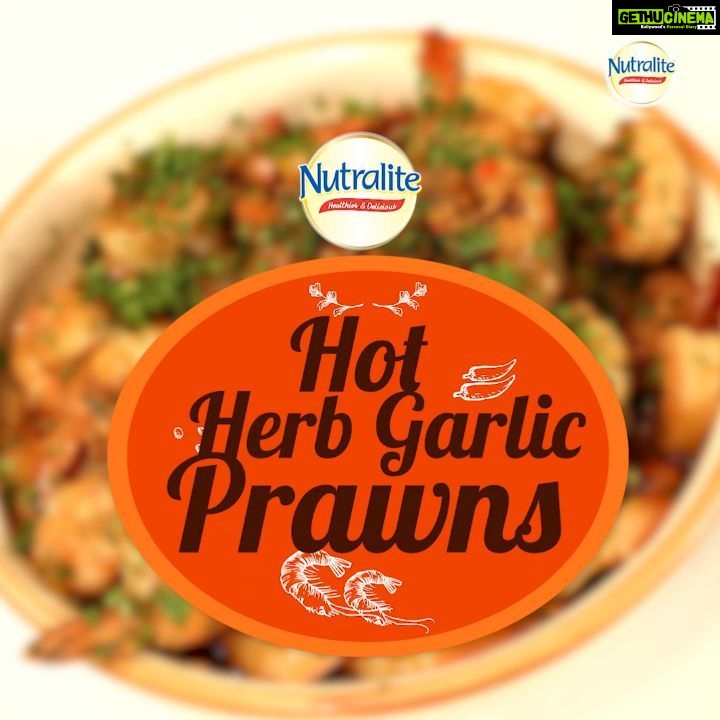 Shilpa Shetty Instagram - Get ready for a dose of spice and taste like never before! My Hot Herb Garlic Prawn recipe will heat things up and thanks to the goodness of @nutralite, you get a dose of health too! It has 0% Cholesterol, rich in Omega 3 and is great for your brain eyes and heart! #SwasthRahoMastRaho #healthyrecipe #prawns #garlic #leeks