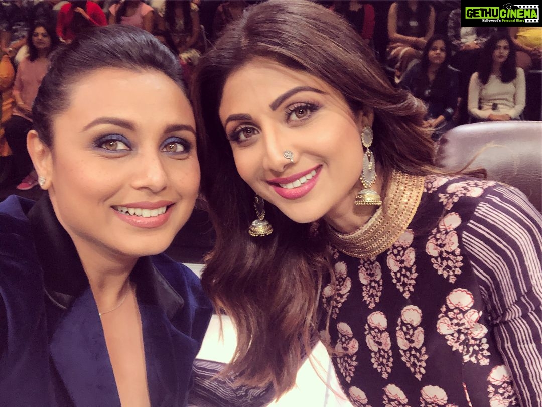 Shilpa Shetty Instagram - With one of my favourite friends on the sets of #superdancerchapter2 promoting her next film #hichki , my dearest #ranimukherjee always so good to be around you,for the positive energy you radiate😘😬Love the trailers , looking forward to the film. 👍#friends #goodsoul #actors #friendswithoutbenefits