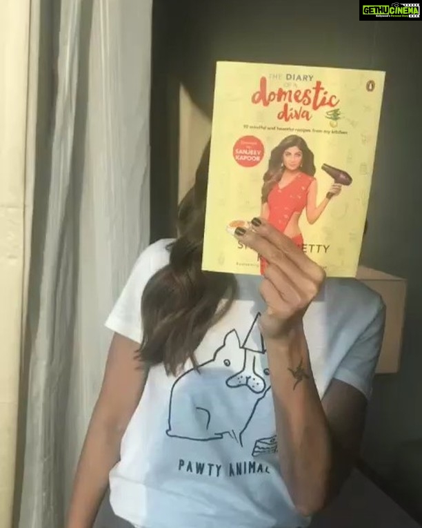 Shilpa Shetty Instagram - This song of mine was a superhit hoping the book is too π¬ππ
#thediaryofasomesticdiva is up for grabs NOW on stands.90 mindful and nutritious recipies , kitchen tricks written with all my heartπ¬π#author #nutrition #healthiswelath #recipiebook #instabook #instaread #gratitude