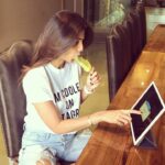 Shilpa Shetty Instagram - Binge playing my newly launched game #domesticdivagame and homemade pineapple ,kiwi and avocado ice lollies( they tasted yumm) .Just the perfect Sunday lounging in my favourite tshirt that says it all🤪😬😂#sundaybinge #addictive #sundayvibes #instavideo #cooleroninstagram #icelollies #dessert
