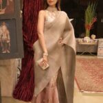 Shilpa Shetty Instagram - All Styled by @mohitrai in this stunning Sari- @kiranuttamghosh Bracelet- @anmoljewellers Rings- @renuoberoiluxuryjewellery #glam #sarinotsorry #instapic #umang