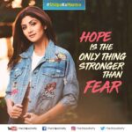 Shilpa Shetty Instagram - It’s normal to feel fear in your head.. to combat it all you need is a little HOPE in your heart.. and you will Conquer all the negatives :) Any situation peppered with HOPE will make the approach positive 🙏 #ShilpaKaMantra #TuesdayThoughts #SwasthRahoMastRaho