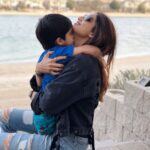 Shilpa Shetty Instagram - The KISS of life.. reunited with my heartbeat.. family holiday (private)time begins 😬 #familytime