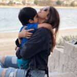 Shilpa Shetty Instagram – The KISS of life.. reunited with my heartbeat.. family holiday (private)time begins 😬 #familytime