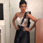 Shilpa Shetty Instagram – A lil #blingbling on the sets of #Superdancer to end the year..😬🤩🤩 #blingmode #glam #monochrome