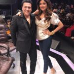 Shilpa Shetty Instagram – A fun day with my old friends on the #superdancer sets. #somethingsneverchange #friendswithoutbenefits #laughs #nostalgic