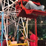 Shilpa Shetty Instagram – Ha ha ha .. proof! Priceless😂😆 so adorable @bachchan  @iamsrk #buntywalia ..”Giants” on the wheel!😂#grownupkids #boyswillbeboys #partytime #fun