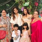 Shilpa Shetty Instagram – “Bunt Moms” or should I say Bunt “Bombs”😬😅😂Even the grownups had such a great time @bachchan #aishwarya ( I have proof!😂😂)!Happy Birthday Aaradhya😘 #kidsparty #proudmoms #gratitude #birthdaygirl