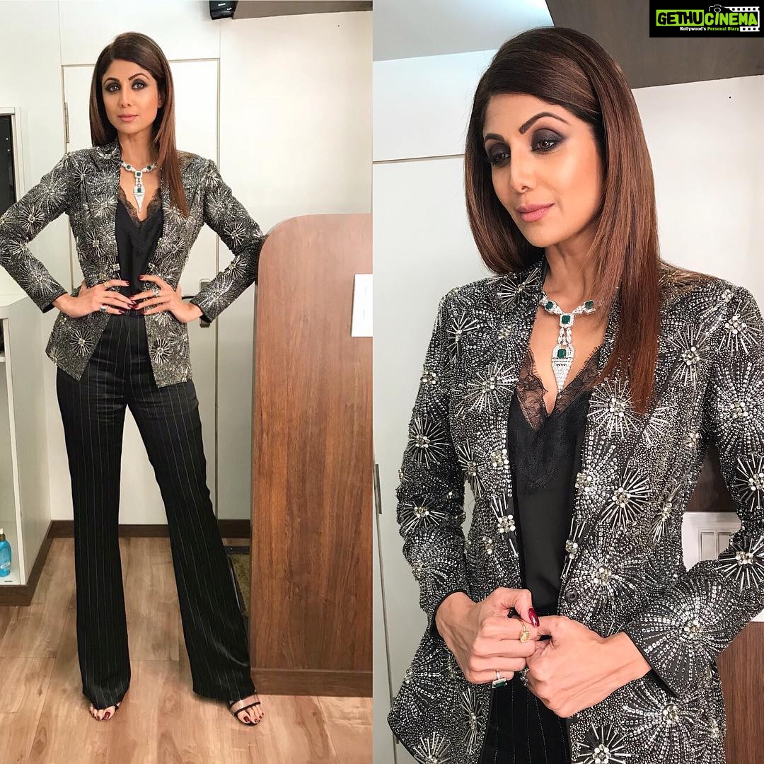 Shilpa Shetty Instagram - Look 2 in a @nalandda pantsuit, @mehernoshheeramaneck neckpiece and @aurellebyleshnashah rings for Super Dancer today! Styled by @sanjanabatra Assisted by @akanksha_kapur. Make up @ajayshelarmakeupartist hair by @sheetalfkhan Managed by @bethetribe #shimmerandshine #black #glam