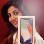 Shilpa Shetty Instagram - Christmas came early for me😬 #iphonex in the house , Yaaay👌💃🏽😬#greatfeatures #phonefreak #poser #gratitude