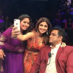 Shilpa Shetty Instagram - Beautiful moments with beautiful ppl #superdancerchapter2 #greatfeatures #iphone8 #funonsets #photosforever