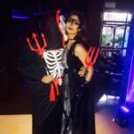 Shilpa Shetty Instagram - Happyyyy Halloween 🎃from the Mr and Mrs ..tried to be Bat-Devil (if there’s anything like that!) 🙈🙈#halloweenmakeup #kidsparty