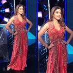 Shilpa Shetty Instagram – Look 2 in @anitadongre outfit @curiocottagejewelry earrings, @silverhouse.co.in bracelet for #superdancerchapter2
Styled by @sanjanabatra
Assisted by @akanksha_kapur. 
Make up by @ajayshelarmakeupartist 
Hair by @sheetalfkhan.@bethetribe #bohochic #colourful #judgemode