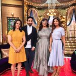 Shilpa Shetty Instagram – On the sets of #auntybolilagaoboli today . Thankyou @nehwalsaina and @ayushmannk for being so wonderful😘😬🙏#tvshow #stars #live #winacar