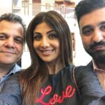 Shilpa Shetty Instagram - Flanked by the two namesakes @rajcheerfull and @rajkundra9 , Love you both😬#friendsforever #friendswithoutbenefits #auntybolilagaoboli #pressconference #lalitmumbai