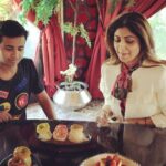Shilpa Shetty Instagram - So with my friend and youngest entrepreneur @rsbelhasa (who is jus 15😱 kids nowadays😎)dessert tasting for his brand #moneykicks (since it's a Sunday 🙈) Gone overboard but all worth it🙈😅20 suryanamaskars tomw . So proud of u @rsbelhasa , the milk cake topped the chart! #mustvisit #moneykicks #sundaybingecontinues #traveldiaries #dubai