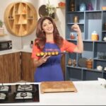 Shilpa Shetty Instagram – I’ll be cooking up one of my favorite recipes tomorrow! So don’t forget to tune in and be blown! Quick and easy and can serve it for snacks, breakfast mid meal or even a starter.Tab tak ke liye #SwasthRahoMastRaho