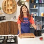 Shilpa Shetty Instagram - It really doesn’t get any cooler than this! Blend up my amazing strawberry and blueberry smoothie and feel your energy return. Super-healthy and super-nutritious, it is fit for the whole family! #SwasthRahoMastRaho #TheArtOfLovingFood