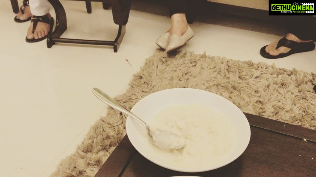 Shilpa Shetty Instagram - Sundaaaay binge (part 1) at our friends @minicadc house spoilt for choice at her Iftaar dinner .Credits:Shot by "famous" director (refused to shoot us if I didn't give him credit)Siddharth Anand @mamtanand10 😅#sweettooth #foodcoma #friends #fun