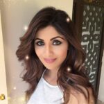 Shilpa Shetty Instagram - My selfie using the SSK filter on beauty plus !!! Send in your selfies using BeautyPlus's SSK filter with the #SuperSeUparSelfie and tag @beautyplus_in to win an amazing makeover and my autograph. http://m.onelink.me/f010cc8f #BeautyPlus #Meitu