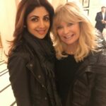 Shilpa Shetty Instagram - Lovvveeed meeting u @officialgoldiehawn , such an invigorating convo 😘Totally agree with all you said, we are connected by the soul😘Can't wait for u to come to Mumbai #soulconnection #yoga #allheart #friendswithnobenefit