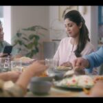 Shilpa Shetty Instagram - Khaana tasty hona zaroori hai, par agar nourishing bhi ho toh kya baat hai! #NourishAtta aapki family ka dhyaan rakhega aur aapki rotiyon ka taste bhi barkaraar rakhega. The first ad’s out; I’m so happy to be associated with the @worldofnourish brand. . . . . #BLAgro #SaadharanChhodoNutritionChuno #SwasthRahoMastRaho #healthylifestyle #cleaneating #ad