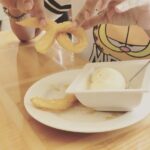 Shilpa Shetty Instagram - Must try!! Hot Churros with vanilla ice cream , Epic! #sundaybinge #enjoywithoutguilt #lifestylemodification #waitforsundays