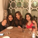 Shilpa Shetty Instagram – Gossip Girls🤣😂#girlsnight #laughterunlimited #girlsjustwanttohavefun #friendship