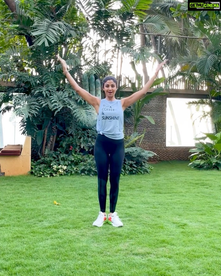 Shilpa Shetty Instagram - Why count on Sundays for fun workouts?Let’s make Monday a funday. Love trying out something new that challenges me. This lockdown hasn’t been easy on a lot of us. So, this is one way to break the monotony; and open your mind, muscles, & joints. Today we do the ‘OPEN & CLOSE SQUAT CHALLENGE’. It works on: *Cardio Respiratory Endurance *All Lower Body Muscles *Shoulders *Speed & Agility, Brain & Body *Arm & Leg Coordination Thanks, @yashmeenchauhan, for this killer leg workout; it worked and how! ~ Throwing you the #challenge now. Head over to my #Reels and #RemixTheReel. Don’t forget to tag me. 3 Best Performances will be shared in my Stories!💪 . . . . #MondayMotivation #SwasthRahoMastRaho #fitness #fitnessroutine #FitIndiaMovement #FitIndia #healthyliving #healthylifestyle