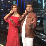 Shilpa Shetty Instagram – Going crazy on the sets with one of my oldest friends @sonunigamofficial #indianidol #friendsforever #instagood