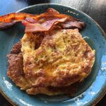 Shilpa Shetty Instagram – My perfect Sunday(Binge) Breakfast, soft Brioche French toast with maple syrup and crispy bacon😝😎#breakfastgal  #swasthrahomastraho #craving #sundaybrunch