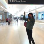 Shilpa Shetty Instagram - Airports.. A yogi(ni😇) always finds her way around.. final destination 😎Headed to Chicago now.. #swasthrahomastraho #yogi #gratitude #traveldiaries