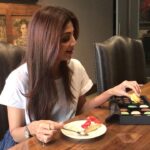 Shilpa Shetty Instagram – Sundaaaayyy bingeeeee has become an event! Ha ha ha😂 #SundayBinge #lovefood #sweetcravings