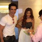 Shilpa Shetty Instagram - This man has "abs of steel" Wow @sonu_sood ,so impressed with ure level of fitness 👌👍#fitnessmotivation #absofsteel