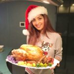Shilpa Shetty Instagram – 3 hrs of cooking and it’s Turkey time😅Yes and I made it myself, it’s Tradition!#foodcoma #christmasspirit #londondiaries #brusselsprouts #purplecabbage #chestnuts #carrots#merrychristmas #yorkshirepudding
