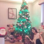Shilpa Shetty Instagram - Our Christmas tree at home 😁Ho ho ho Merry Christmas tweetos 😘😍😁#gratitude #londondiaries #christmasspirit #christmastree #bemerry