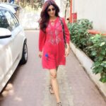 Shilpa Shetty Instagram – Thankyou for the Love ,love my #lovegenration dress. @nanditamahtani #bhavnapandey #dollysidhwani .Fab stuff😘#lovegenration #comfystyle #instafashion