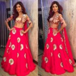 Shilpa Shetty Instagram – All set and Finale ready for #superdancer today, wearing @manishmalhotra05 , earrings and bracelet by @reynuoberoiluxuryjewellery, ring by @farahkhanfinejewellery #excited #colourmered #flowerpower