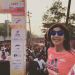 Shilpa Shetty Instagram - Just Flagged off the #goarivermarathon . What a turnout😬Sea of people .#runforhealth #goalfor2017 #NEBsports