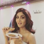 Shilpa Shetty Instagram – Sunday Binge , wait for it the whole week.. yummy Banana Malpua #instagood #sweettooth #bingeday #eatguiltfree #lifestylemodification