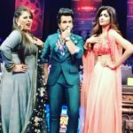 Shilpa Shetty Instagram - Don't ask me why!!! Ha ha ha just boomeranging 😂 @geeta_kapur and @rithvik_d monkeying around #superdancer #madness #crazyfriends