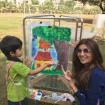 Shilpa Shetty Instagram - My Picasso at work😅Mother-son Art day at school😁so much fun! #unconditionallove #paintingart #mothersontime