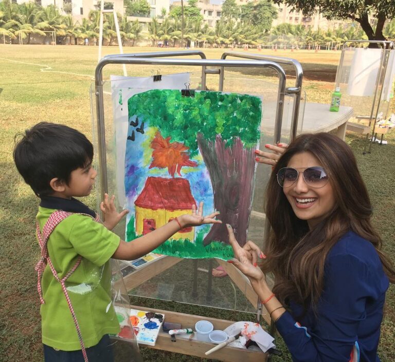 Shilpa Shetty Instagram - My Picasso at work😅Mother-son Art day at school😁so much fun! #unconditionallove #paintingart #mothersontime
