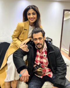 Shilpa Shetty Instagram - Happy birthday, my forever Rockstar @beingsalmankhan. Thank you for always “Being YOUman”😘🤗 Keep soaring and roaring our TIGER!
Loads of love, always ♥️🧿♥️ 
.
.
.
.
.
#friendsforever #gratitude #blessed #friendslikefamily