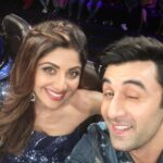 Shilpa Shetty Instagram – With the affable, humble, talented and sweetest #Ranbirkapoor. So full of energy , fab episode👌#Superdancer #onsets #aedilhaimushkil