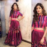 Shilpa Shetty Instagram – First outfit on the sets of #Superdancer Love this boho look @sanjanabatra in @anupamaadayal outfit, @deepagurnani earrings & @amrapalijewels cuff #bohofashion #funky #fashiondiaries