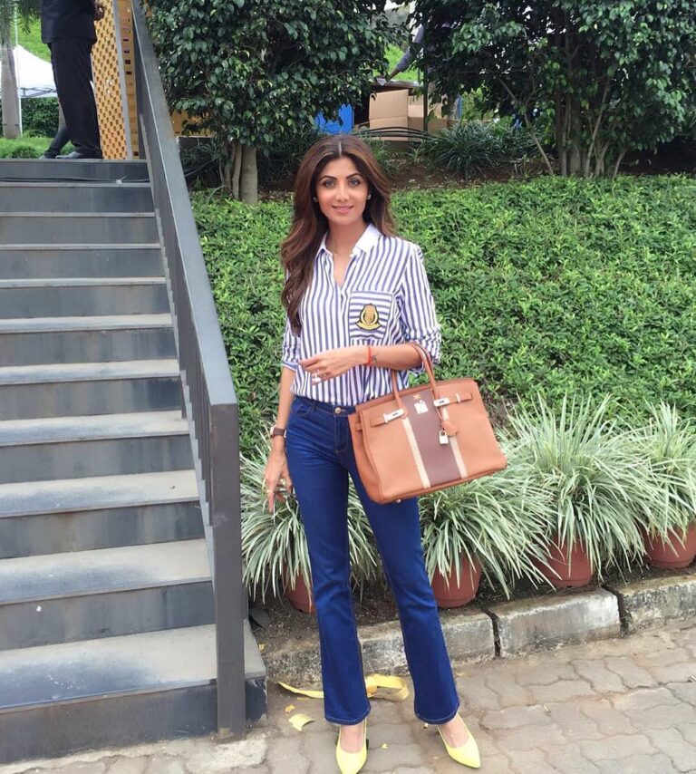 Shilpa Shetty Instagram - At the #goldeneaglesgolftournament in Pune.. wearing @zara shirt and jeans with Kurt Geiger shoes #golf #allinadayswork #classyglamour #teeoff